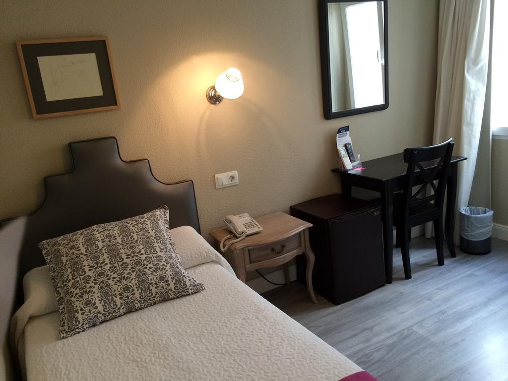 Single Room,112033461:JPEG